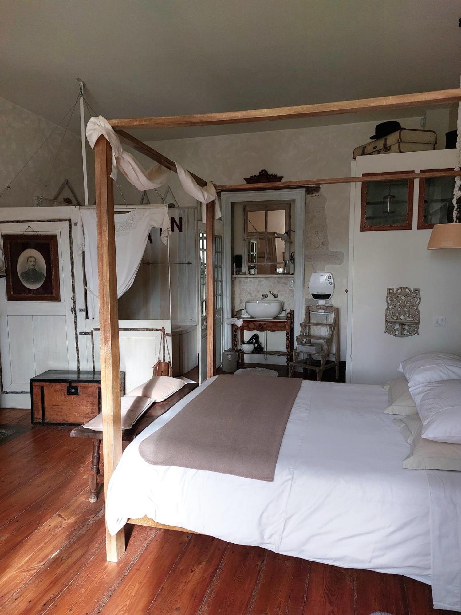 Au Bonheur D'Alphonse Bed & Breakfast Lusignan-Petit Dış mekan fotoğraf